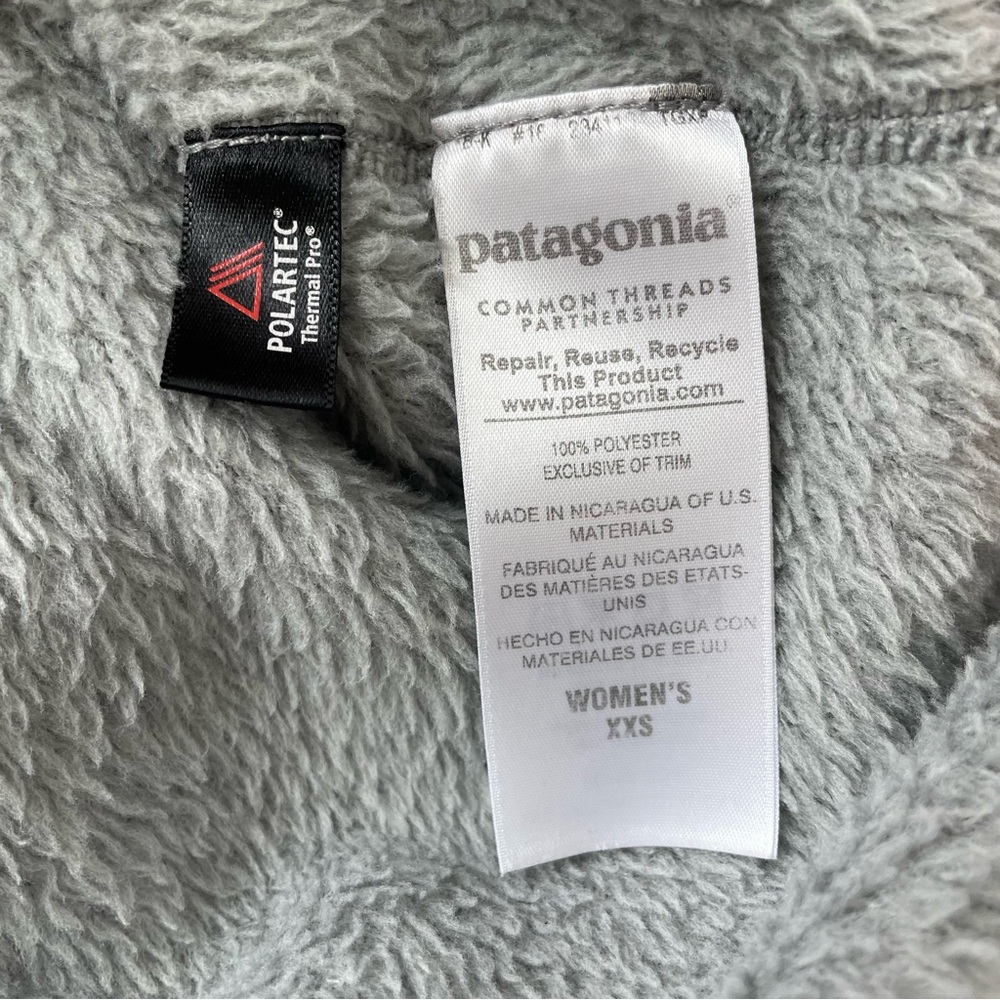 Patagonia Re-Tool Snap Pullover Fleece in Light Grey and Coral - Picture 5 of 6
